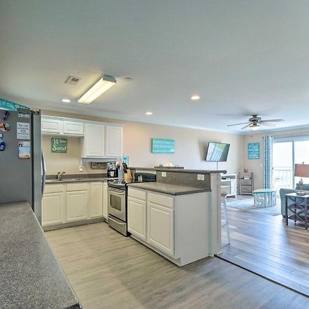 Ocean-View Oak Island Condo, 1 Block To Beach! エクステリア 写真
