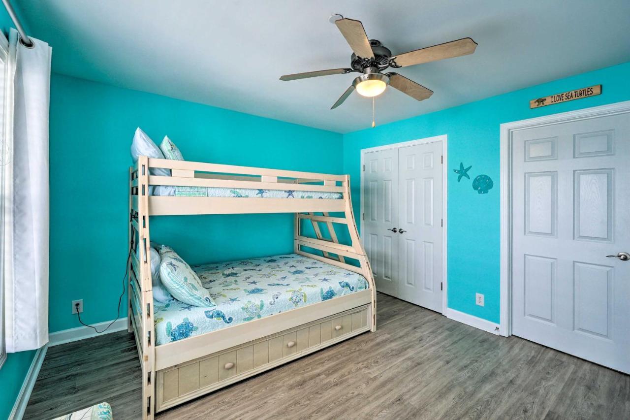 Ocean-View Oak Island Condo, 1 Block To Beach! エクステリア 写真