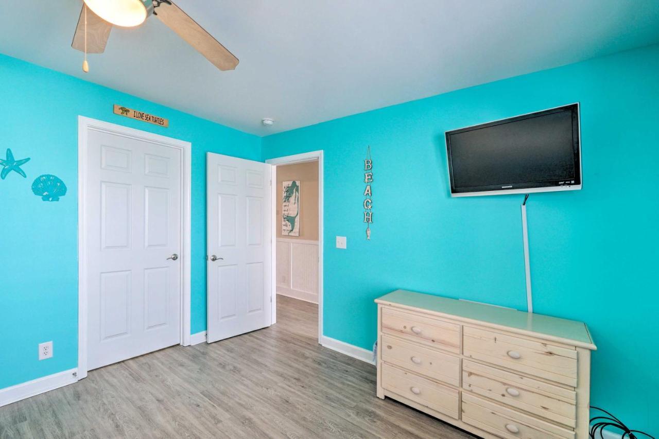 Ocean-View Oak Island Condo, 1 Block To Beach! エクステリア 写真