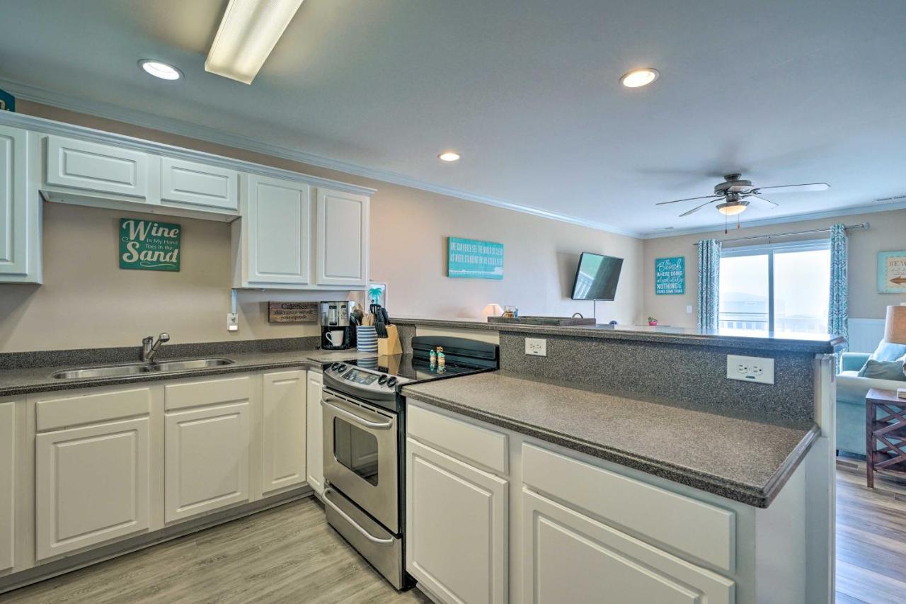Ocean-View Oak Island Condo, 1 Block To Beach! エクステリア 写真