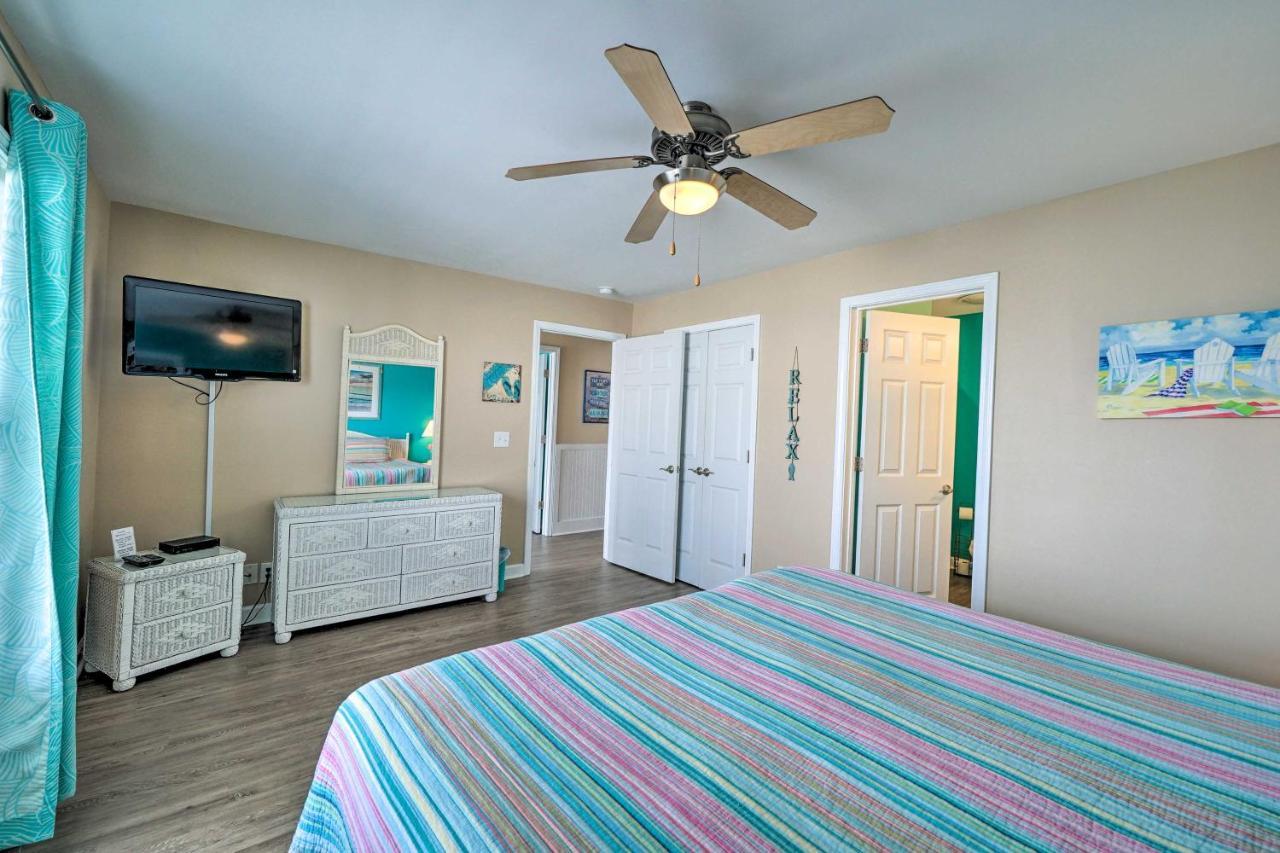Ocean-View Oak Island Condo, 1 Block To Beach! エクステリア 写真