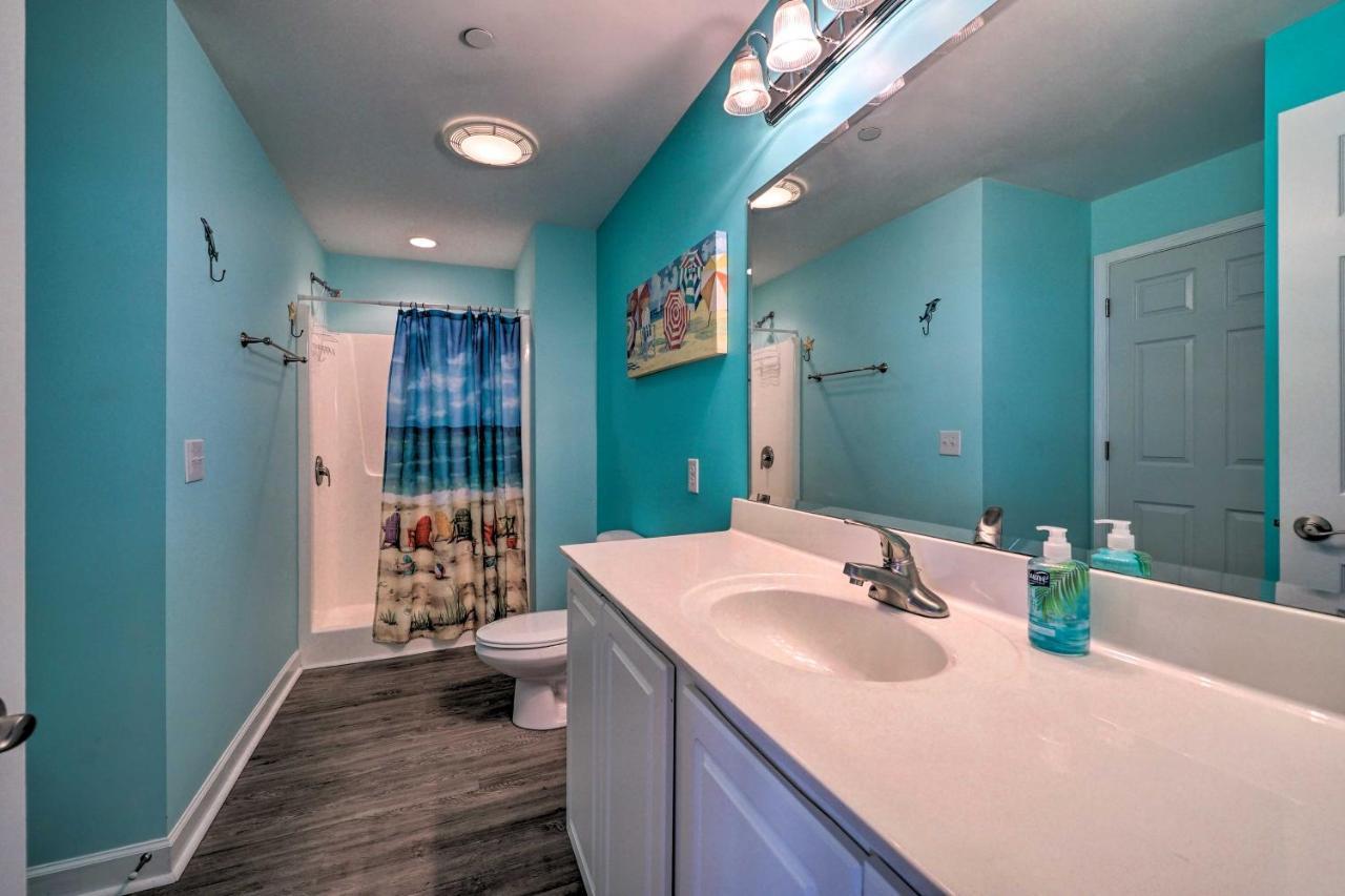 Ocean-View Oak Island Condo, 1 Block To Beach! エクステリア 写真