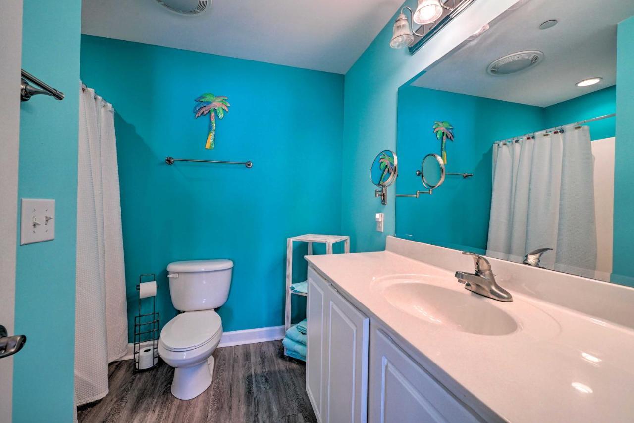 Ocean-View Oak Island Condo, 1 Block To Beach! エクステリア 写真