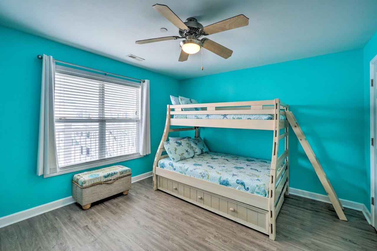 Ocean-View Oak Island Condo, 1 Block To Beach! エクステリア 写真